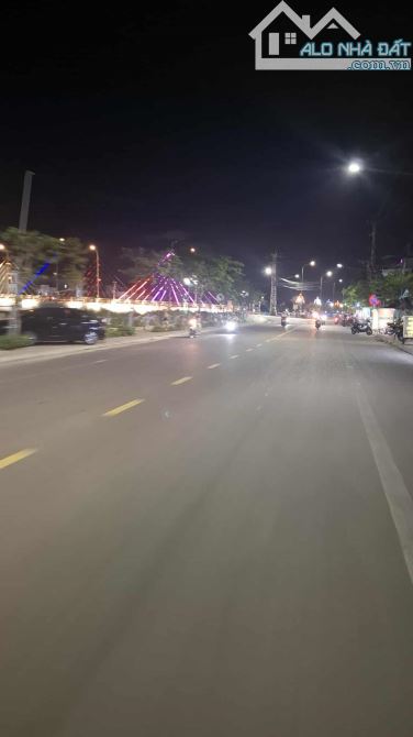 BÁN ĐẤT DT: 100 M2  ĐƯỜNG  DƯỜNG HOA LƯ-  TP QUY NHƠN