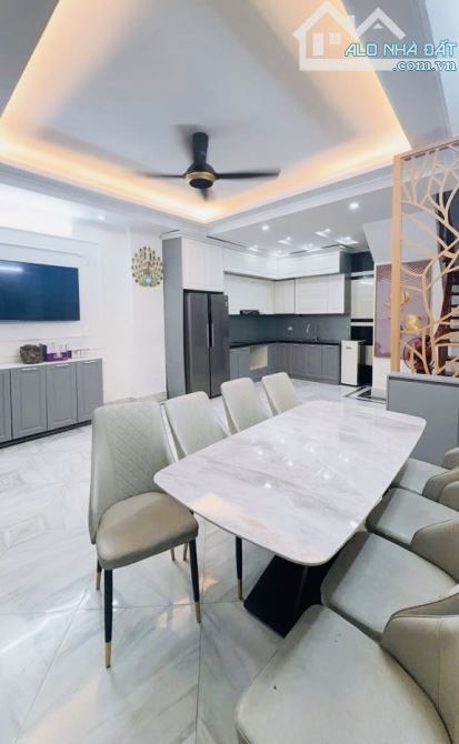 NHÀ ĐẸP CẦU GIẤY-FULL NỘI THẤT-NGÕ THOÁNG-SỔ VUÔNG VẮN