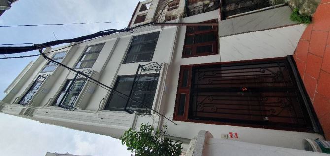 Cần bán nhà phố Nguyễn Ván Cừ, Long Biên 38m, 5 tầng, mặt tiền 5m, giá 7.6 tỷ.