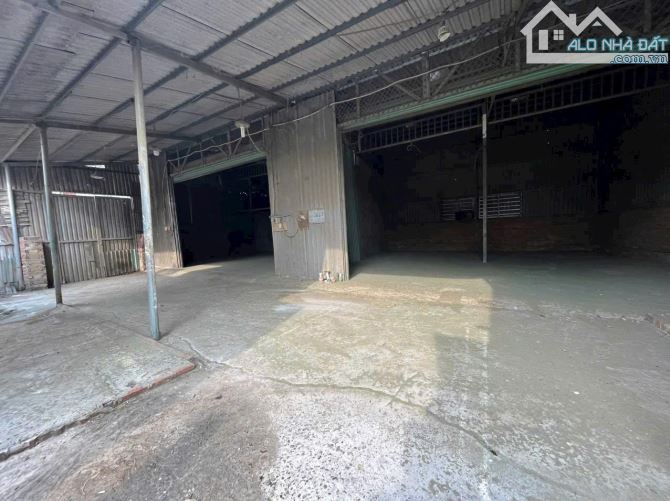 Cho thuê nhà xưởng 300m2 đường Thạnh Lộc 15