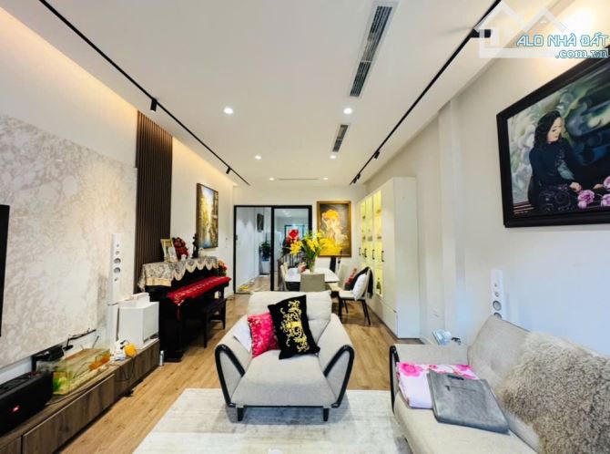 Bán nhà mặt phố Tam Trinh, 210m2, 65 tỷ