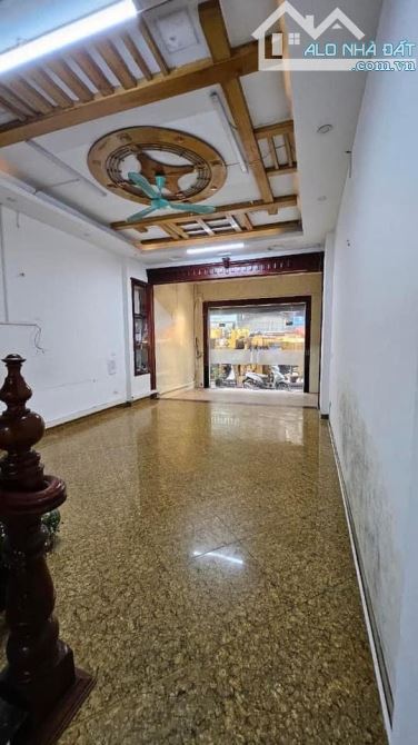 Cho thuê nhà Võ Chí Công – Tây Hồ DT 75m x 4 tầng, gara, ngõ thông giá thuê 18tr/th