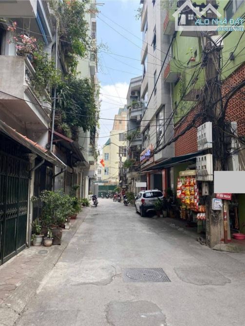 Cầu Giấy Ô tô Tránh, Kinh Doanh - 12 tỷ Nhỉnh, Lô Góc, Nhà Đẹp, Gần Phố