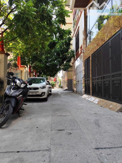 BÁN NHÀ TRẦN QUỐC HOÀN 60m2 × 5T THANG MÁY. HAI THOÁNG + GARA Ô TÔ - 2 Ô TÔ TRÁNH ĐỖ