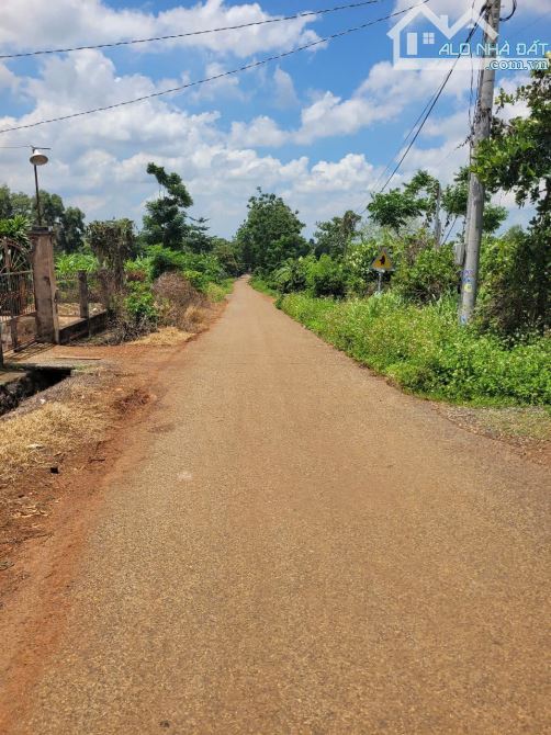 Cần bán 28.064m2 đất nhà vườn, 2 mặt tiền sẵn 300m2 thổ cư, view suối giá chưa qua đầu tư