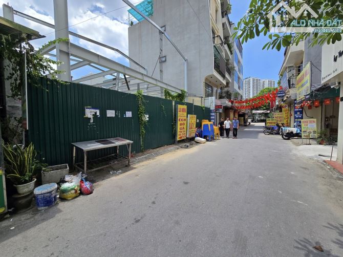 Xuân La 2 mặt tiền, 220 tỷ, 518m2 đất thổ cư,  mặt tiền 11m.