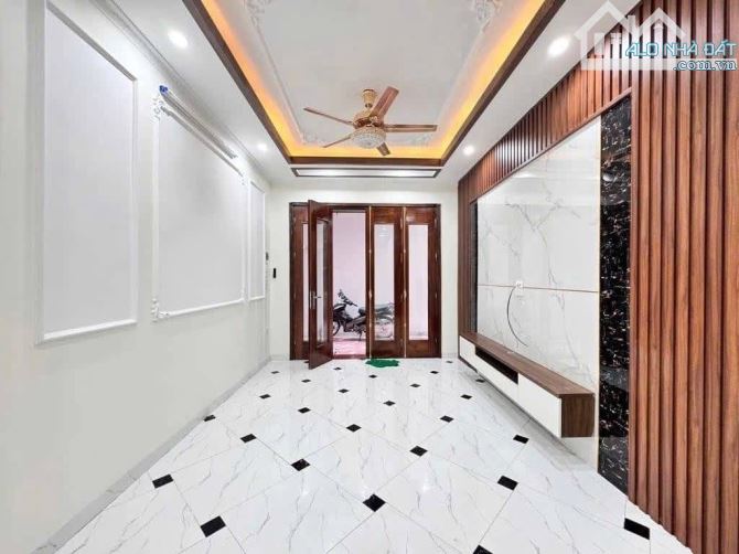 NHÀ ĐẸP Ở NGAY, CỔ NHUẾ  BẮC TỪ LIÊM, 5TẦNG 35M2, FULL NỘI THẤT, Ô TÔ GẦN NHÀ.