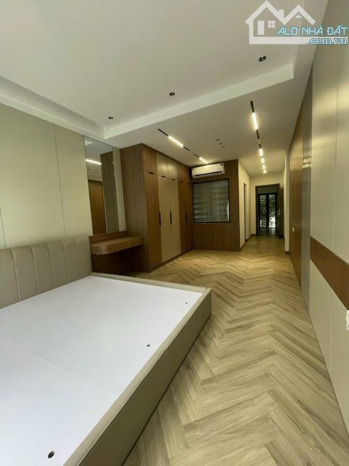 60M2 - 6 TẦNG - THANG MÁY - NGÕ KINH DOANH Ô TÔ TRÁNH NHAU - 7 CHỖ NẰM GỌN TRONG NHÀ