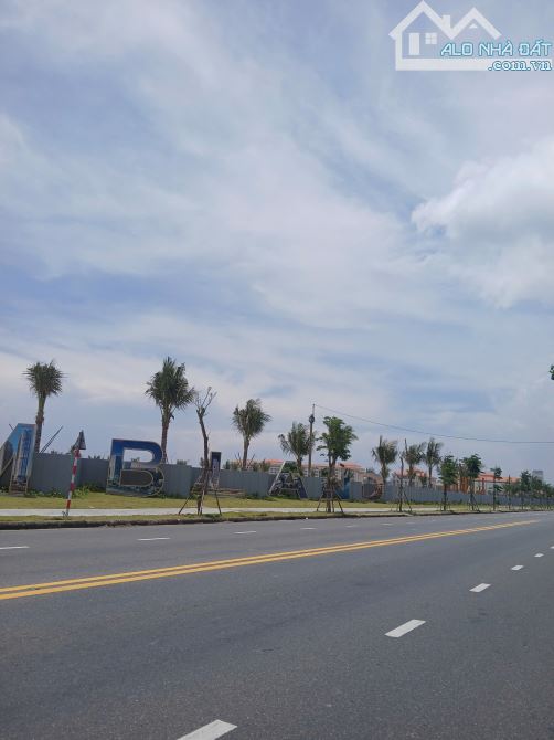 *Bán đất góc 2mt đường Nguyễn Tất Thành và Yên Khê 1, dt 203m2, (ngang 8m4), giá 33 Tỷ