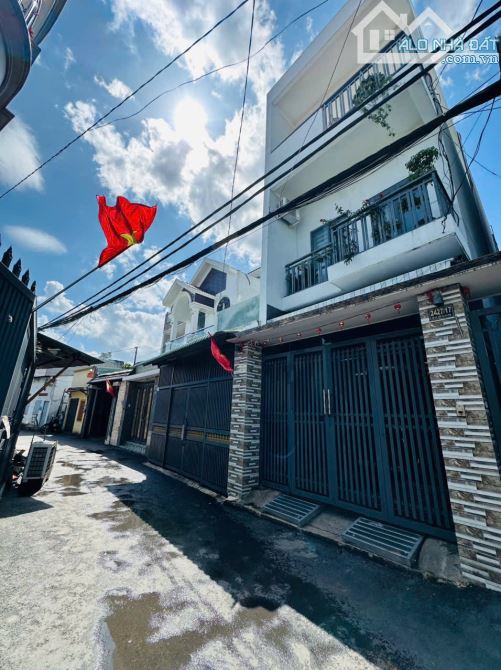 BÁN ĐẤT TẶNG NHÀ CẤP 4 SÁT TRƯỜNG TIỂU HỌC HOÁ AN . DT: 5x17=82M2. GIÁ: 2TỶ5 TL