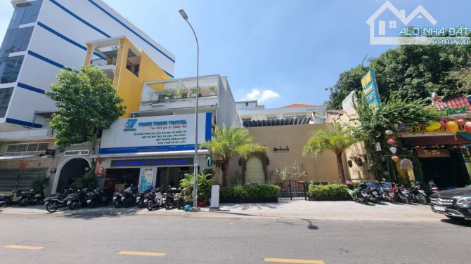 Nhà mặt tiền Cô Bắc Q1, DT 11x22m CN 224m², trệt 3 lầu, giá 142 tỷ