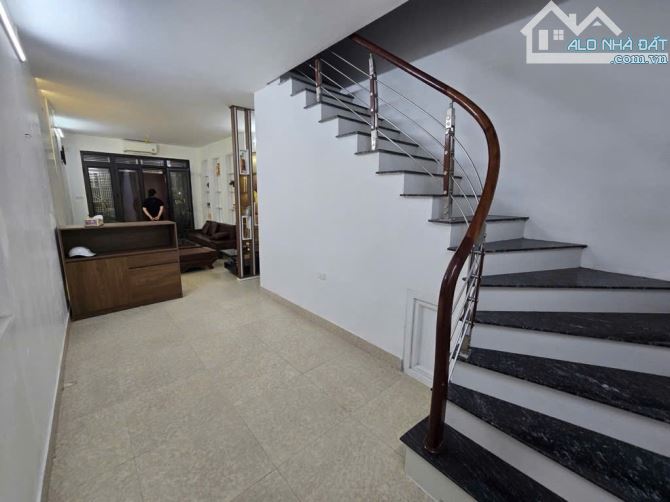 Bán gấp nhà lô góc Mỹ Đình 46m², 5 tầng hiện đại, full NT – chỉ 9,5 tỷ