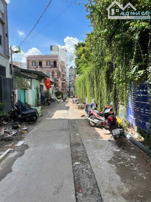272M2-  4 TẦNG - GẦN VÒNG XOAY LÊ ĐẠI HÀNH - GIÁP QUẬN 11 HẺM 5m CHỈ 29 tỷ 9