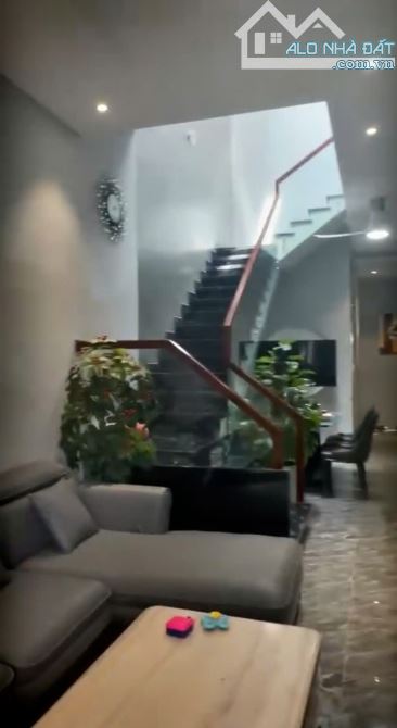 Nhà 2 Tầng Mới Keng – Có Sân Ô Tô – Diện tíhc lớn Điện Nam Trung