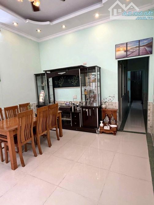 Cho thuê nhà nguyên căn đường Trường Chinh phường 14 Tân Bình 2PN giá 9 triệu