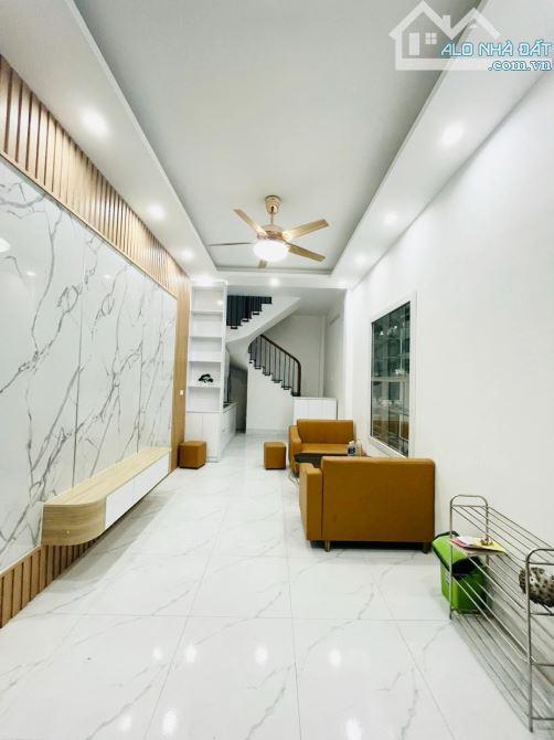 Bán gấp nhà Hoàng Văn Thái 4 tầng full nội thất đẹp, sổ vuông, Phân lô QĐ, ngõ nông 6.5 tỷ