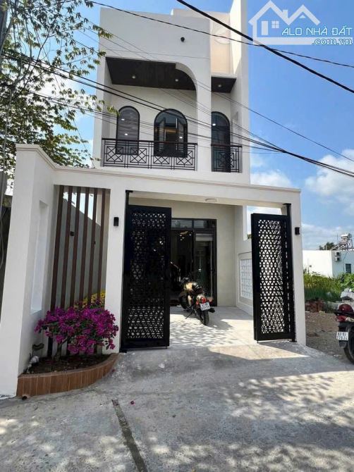 chủ ngộp thở bán nhà ngay cây xăng 75 đường Đồng Khởi Giá 2tỷ250(giảm mạnh)diện tích 110m2