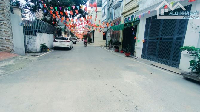 Bán nhà Kim Chung sát khu đô thị Hinode,43m 6 tầng thang máy, đường xe tải tránh nhỉnh 9tỷ