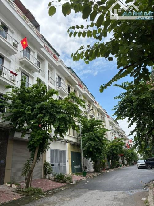 BÁN LIỀN KỀ VĂN PHÚ – 63m² x 5T – THANG MÁY – TRỤC CHÍNH KINH DOANH ĐỈNH