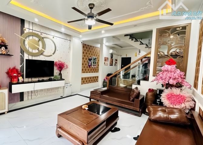 Hàm Nghi - Phân lô cán bộ - Vỉa hè - Ô tô tránh - Hơn 18 tỷ
