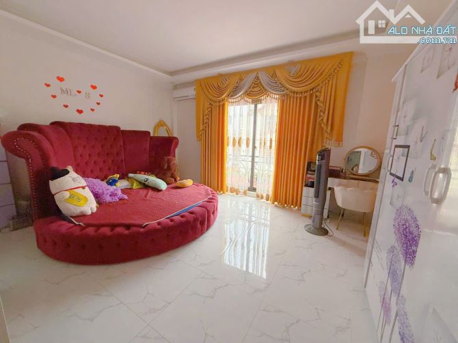 Nhà 5 Tầng Lô Góc, Ngõ Thông Ô Tô Tận Cửa, Gần Chợ - Thạch Bàn – 6.1B
