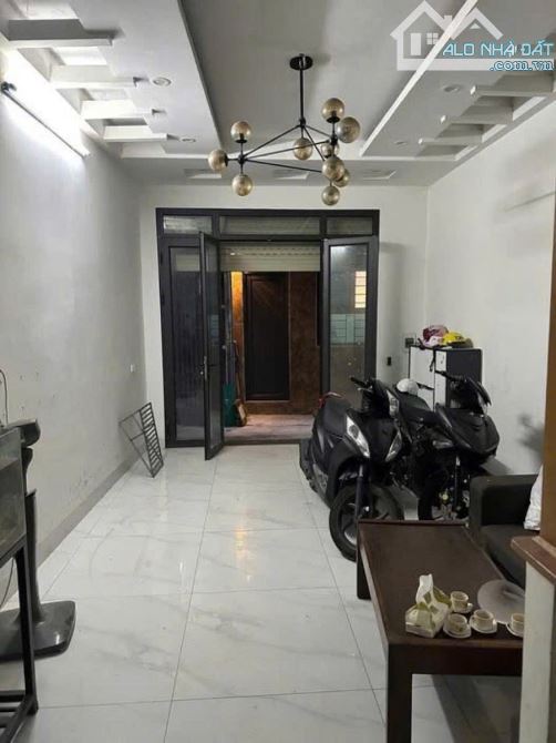 Bán gấp nhà riêng Quan Nhân 32m 5 tầng dân xây sổ vuông ngõ thông, rộng đẹp, sát phố 7.2ty