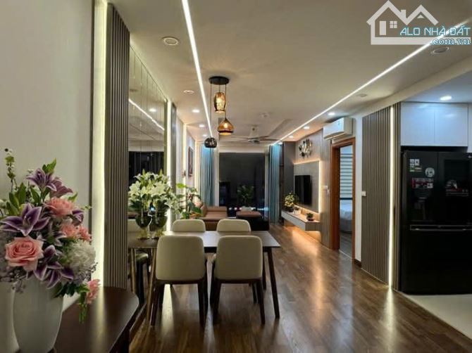 Bán gấp căn hộ 2 phòng ngủ ( 70m2) chung cư N04A Ngoại Giao Đoàn - giá nhỉnh 6 tỷ.