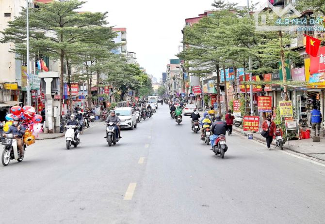 Bán nhà Khâm Thiên, Đống Đa - Vỉa hè, mặt tiền rộng, 7 tầng thang máy sừng sững giá 48 tỷ