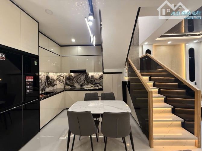 NGUYỄN LÂM - BÌNH THẠNH, 45M2, NGANG 4.5 DÀI 10, SÁT BÊN PHAN XÍCH LONG, 6.8TỶ