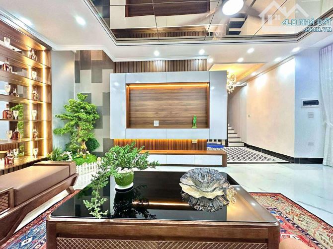 Bán nhà Cổ Nhuế, DT 52m, MT 4,5, nội thất cao cấp, nở hậu, ô tô đỗ, nhanh tay mới còn