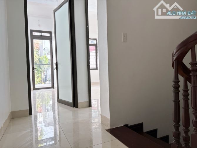 LÔ GÓC- MT RỘNG 5m- GẦN PHỐ - 15m Ô TÔ ĐỖ- DT50m - SỔ NỞ HẬU - GIÁ 11 TỈ- HOÀNG HOA THÁM