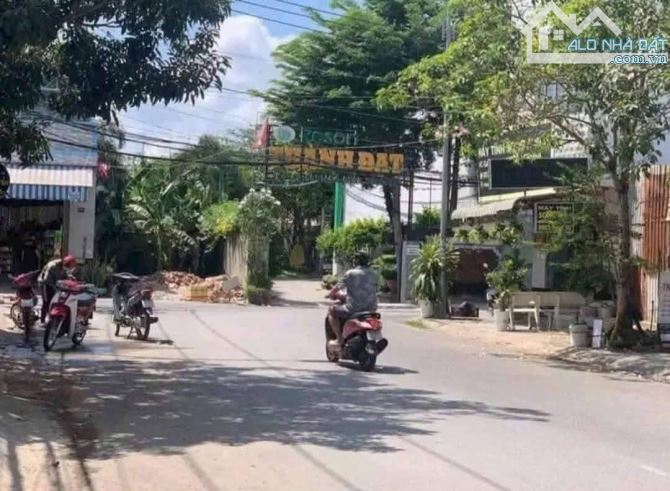 BÁN NHÀ MẶT TIỀN ĐƯỜNG HOA VIÊN THÀNH ĐẠT NAY LÀ TRẦN NAM PHÚ NỐI DÀI
