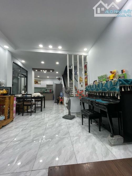 BÁN NHÀ LÔ GÓC MẶT TIỀN ĐƯỜNG - CƯ XÁ NGÂN HÀNG - QUẬN 7 – VỊ TRÍ VÀNG KINH DOANH 13TY