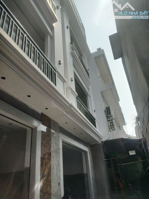 Bán nhà 4 tầng đẹp khu vực Thư Trung - Văn Cao vị trí đẹp