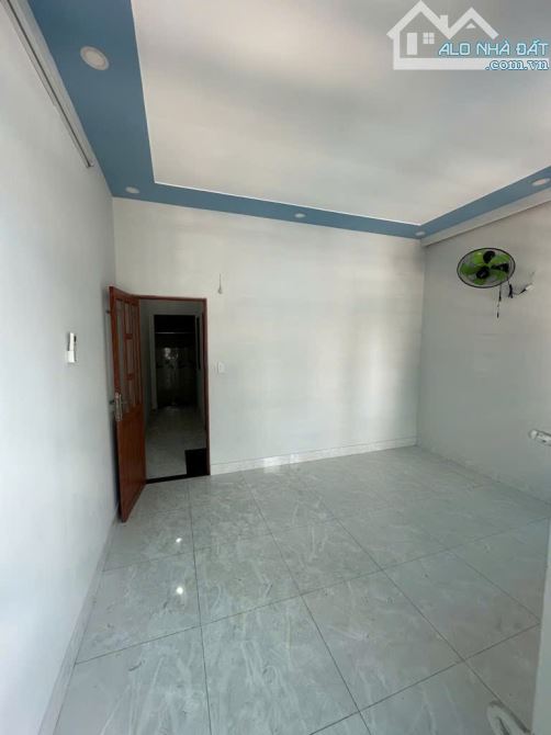 Bán nhà Cấp 4 gần Trường CĐ Điện Lực, phường THẠNH LỘC, Q12, dài 13m.DÒNG TIỀN 4tr/th