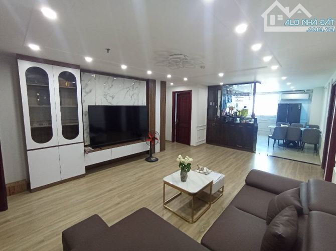 Bán căn hộ tập thể Thanh Xuân Bắc, Tầng 4, 67M, 2 ngủ 2 wc. Giá nhỉnh 3 tỷ.