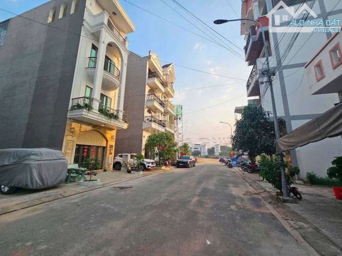 Bán lô đất đường 12m Lê Thị Riêng, KDC Hà Đô, SHR, DT 10.6x18m, giá chỉ 9.18 tỷ