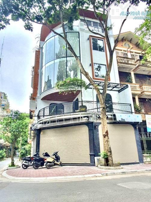 Lô góc Hoàng Cầu, KD, ô tô tránh, gara, mặt tiền khủng, nội thất xịn, 108m2*5T thang máy
