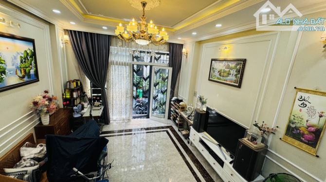 Bán nhà Q7: Nhà đẹp 51m2(4,7x11) 4 lầu 3pn, 3wc. giá 10ty4.