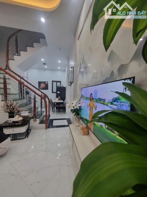 Nhà hiếm đẹp KIM GIANG, ĐẠI KIM - Mấy bước ra mặt ngõ Ô TÔ - 35M2 x 4T - Sổ đỏ chính chủ