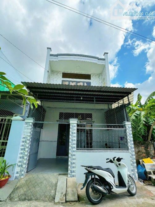 Ngộp 1 khúc ! Bán gấp căn nhà trệt - lầu ở gần KCN Tân Phú Trung 73m2 SHR giá 745tr