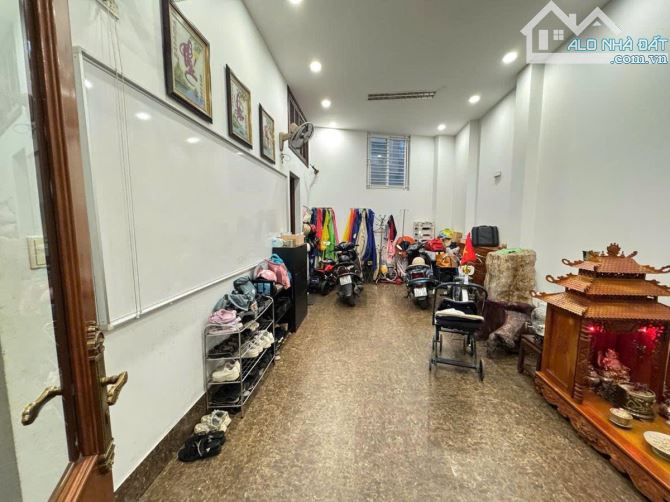 TRUNG KÍNH TRUNG HÒA CẦU GIẤY 78M² 6 TẦNG GÓC 3 MẶT THOÁNG GIÁ 42 TỶ VỈA HÈ RỘNG
