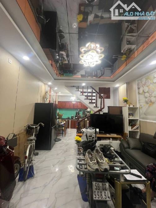 NHÀ ĐẸP CHỦ TẶNG HẾT NỘI THẤT Q.TÂN BÌNH - - 2 LẦU - 2PN - DT : 4.1M X 9M - CHỈ : 5.1TỶ
