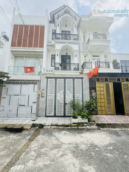 HXH 8M - HẺM 175 - ĐƯỜNG SỐ 2 - TĂNG NHƠN PHÚ B - QUẬN 9 - NHÀ 3 TẦNG.