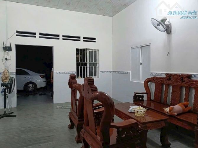 CĂN NHÀ TRUNG TÂM ĐẤT ĐỎ - Cách TL52 chỉ 70m - Đi bộ ra Nhà Thờ Đất đỏ khoảng 500m