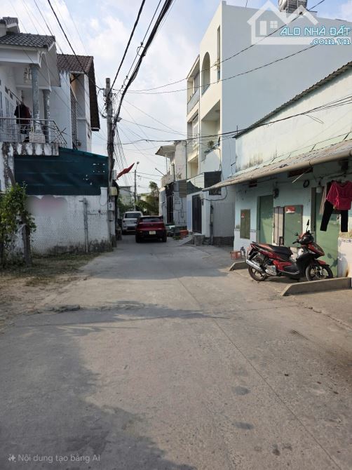 Nhà C4 cũ nát HXH Thạnh Lộc DT 5x34,3m Giá 6,8 tỷ còn TL: