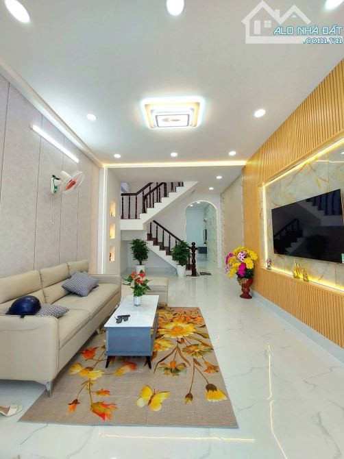 Nhỉnh 3 Tỷ có ngay căn nhà 2 tầng Đ. Đào Duy Anh, Phú Nhuận. DT: 48m2. SHR, vị trí đắc địa