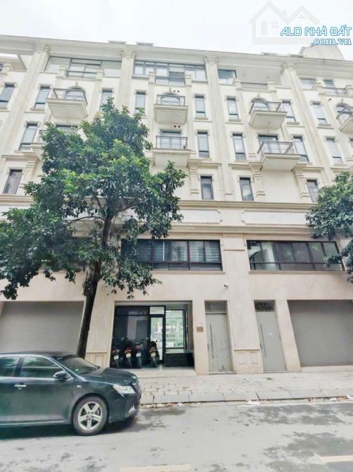 Cho thuê nhà KĐT Him Lam Vạn Phúc 96m2, 7 tầng thông sàn,có PCCC,thang máy,điều hòa