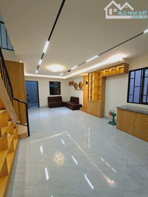 Nhà lô góc hiếm Tân Phú - đi bộ ra Aeon, công viên Celadon - nhỉnh 2 tỷ