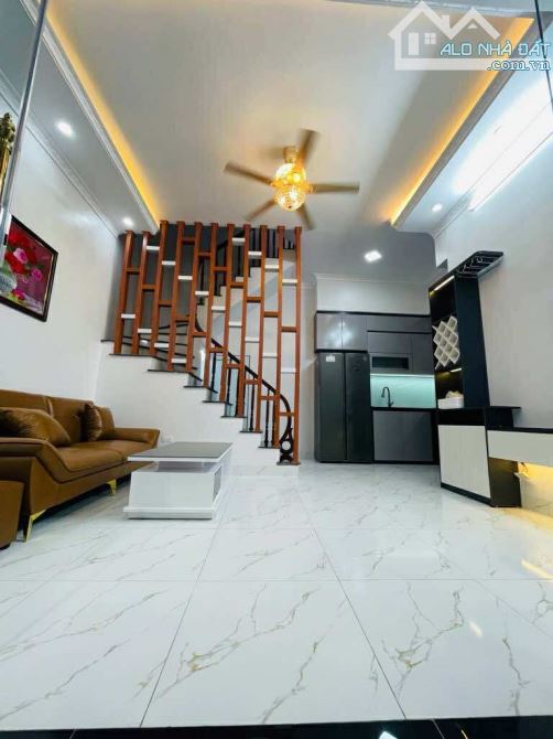 Nhà hi.ế.m Ngô Quyền HĐ  40m² x 4t, ô tô đỗ cửa, giá chỉ 7,2 tỷ
